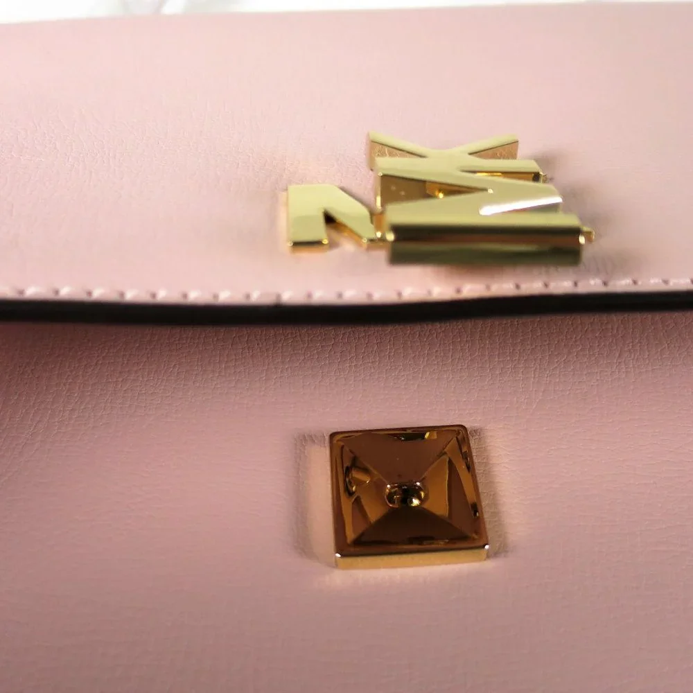 Michael Kors disclaimer color